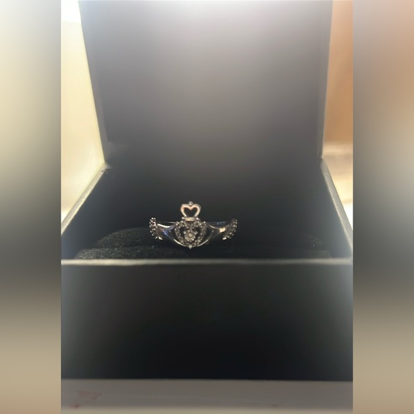 Claddagh ring - Picture 2 of 3